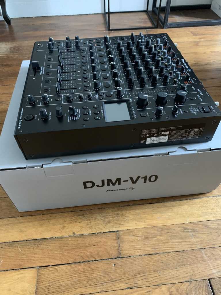 Pioneer DJM-V10 DJ Mixer/ Pioneer CDJ-3000